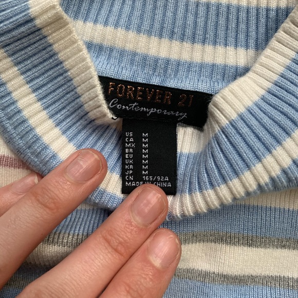 Forever 21 stylish sweater! - Picture 4 of 4